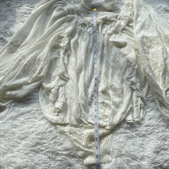 NWOT FREE PEOPLE Lover Of Mine Bodysuit White Ruffle Lace Small S - Picture 13 of 13